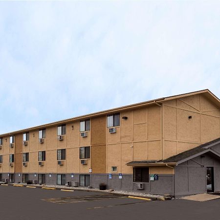 Super 8 By Wyndham Dubuque Motel Exterior foto