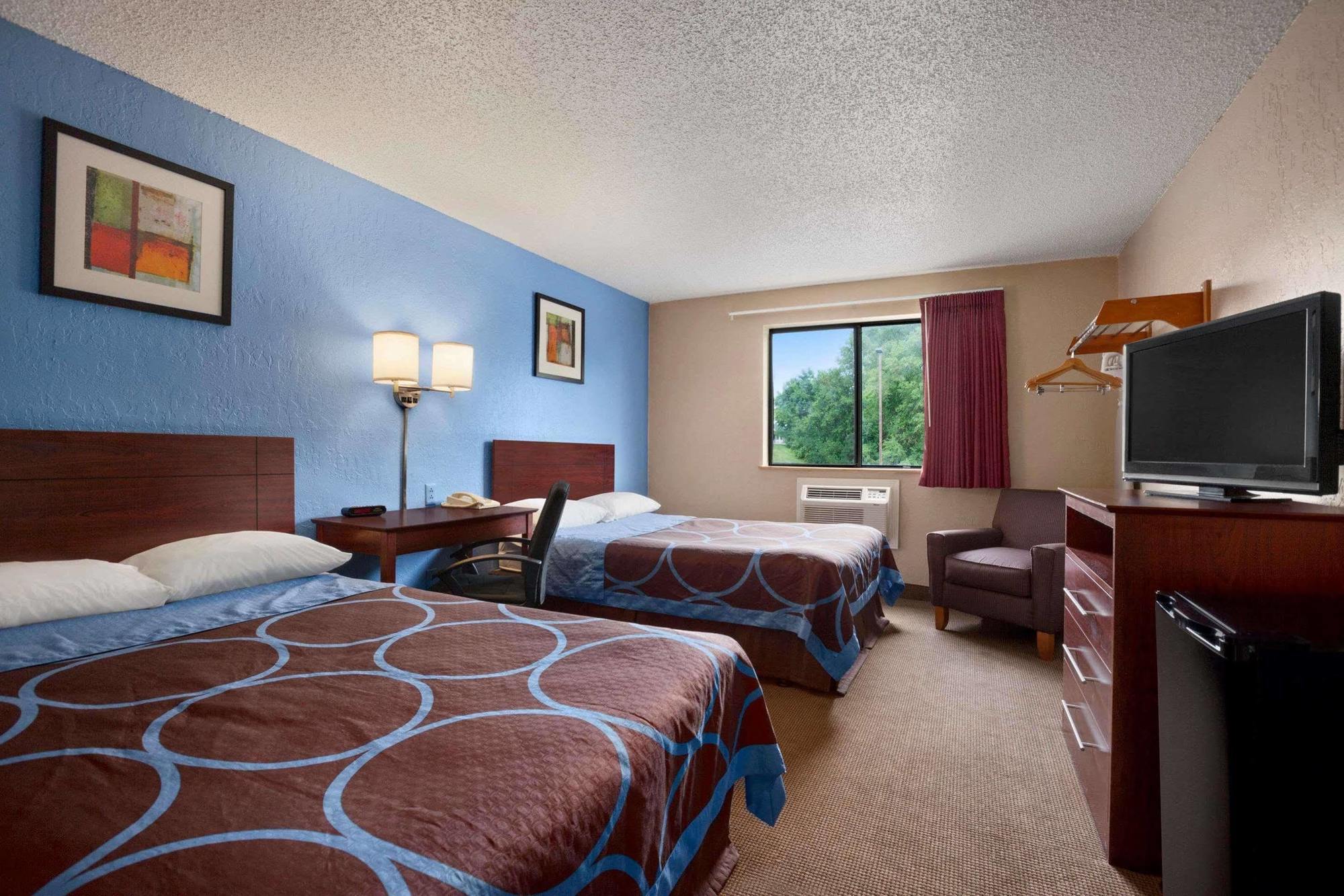 Super 8 By Wyndham Dubuque Motel Exterior foto
