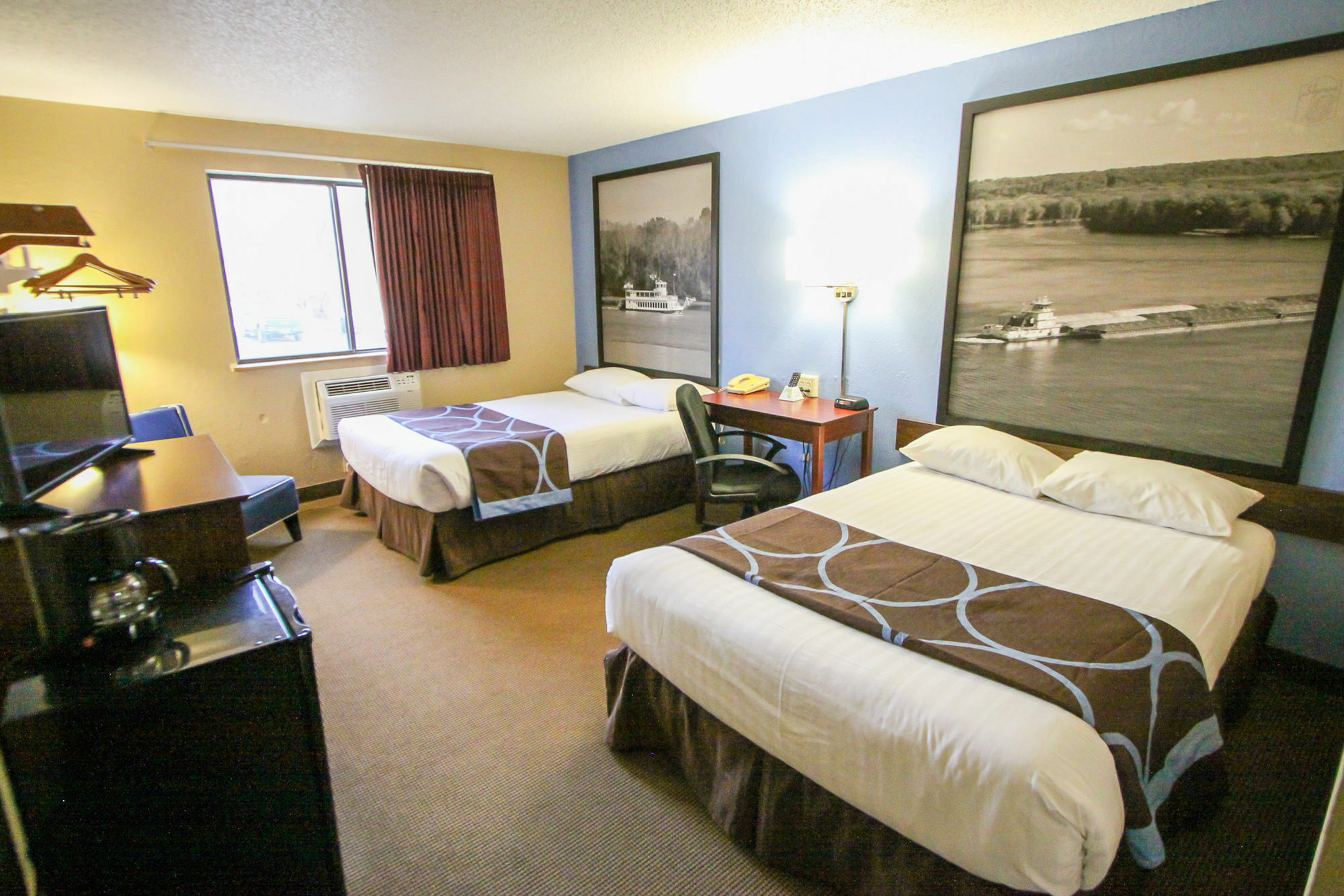 Super 8 By Wyndham Dubuque Motel Exterior foto